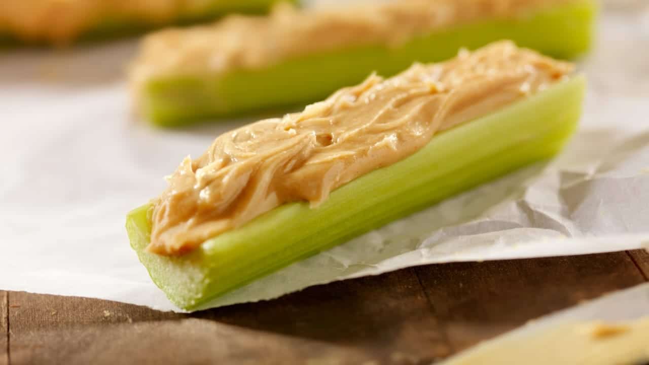 carbs in celery sticks